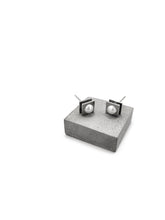 Load image into Gallery viewer, MODULE ZERO-EARRINGS STUDS PEARL