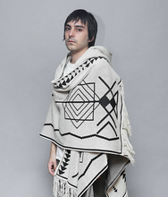 Load image into Gallery viewer, Poncho Reptilectric Crudo