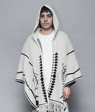 Load image into Gallery viewer, Poncho Reptilectric Crudo