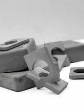 Load image into Gallery viewer, EARCUFF IN BLACK STAINLESS STEEL AND SANDBLAST